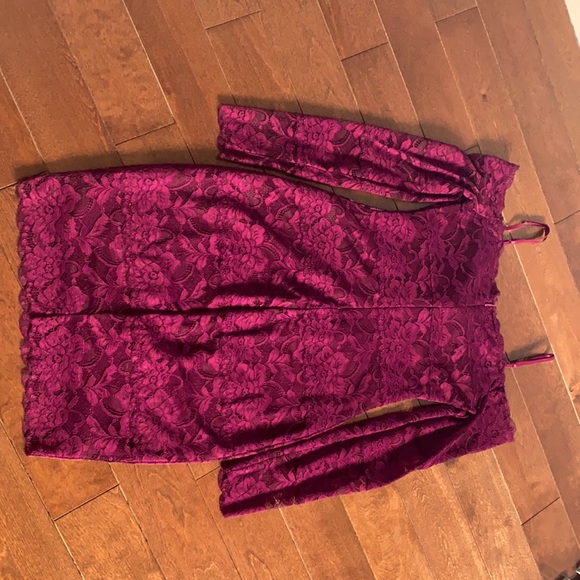 🔴Sold🔴Guess Off Shoulders lace mini dress - Picture 5 of 7